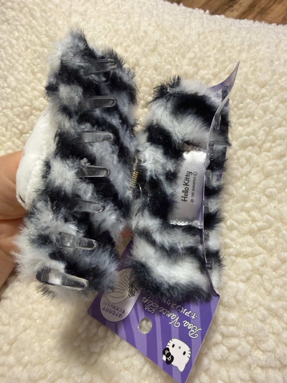 Hello Kitty Plush Hair Claw Clip Japan Exclusive Sanrio Boa Vance NWT Kawaii - Picture 4 of 13